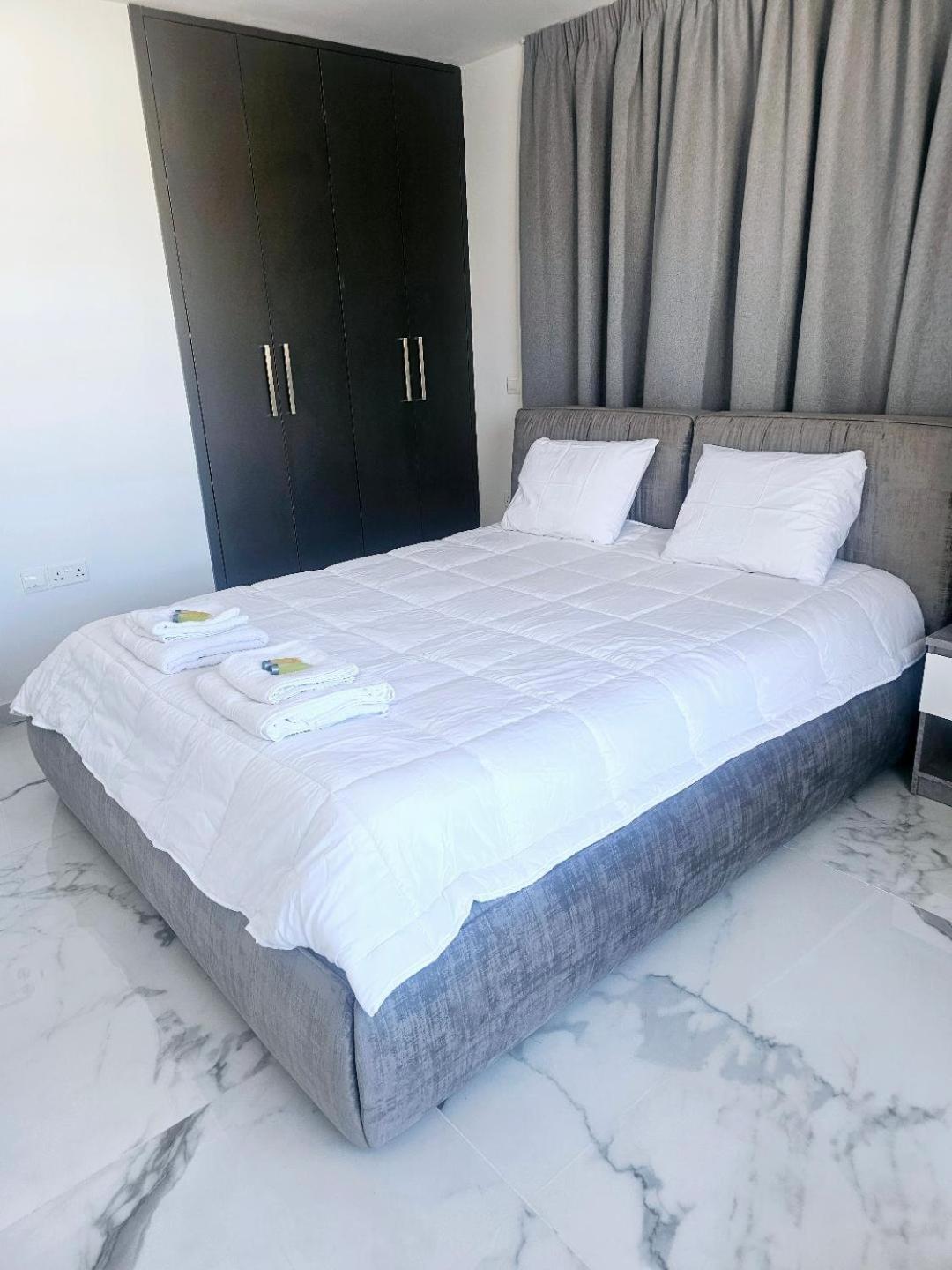 Deluxe Apartment Paphos Extérieur photo