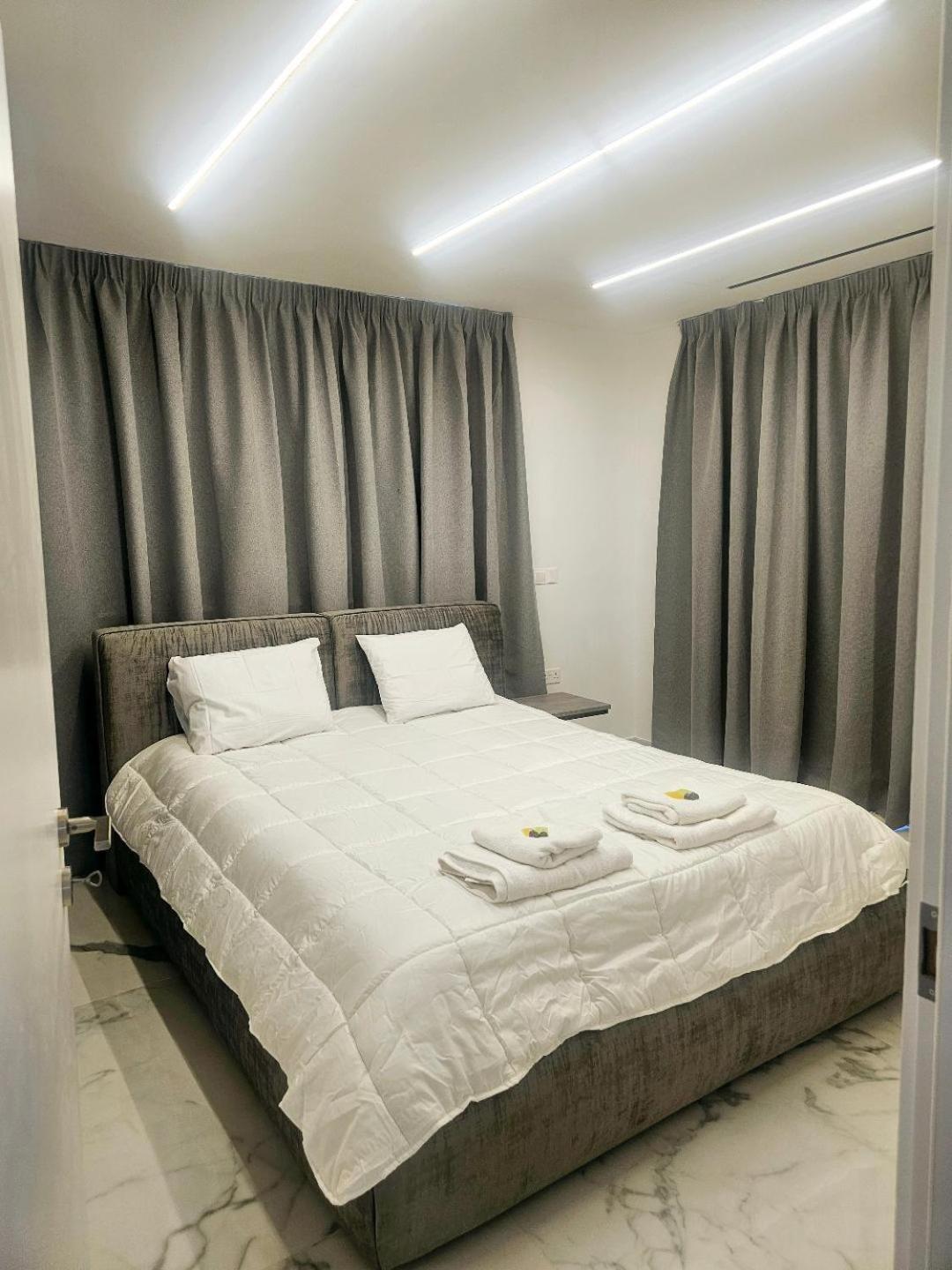 Deluxe Apartment Paphos Extérieur photo