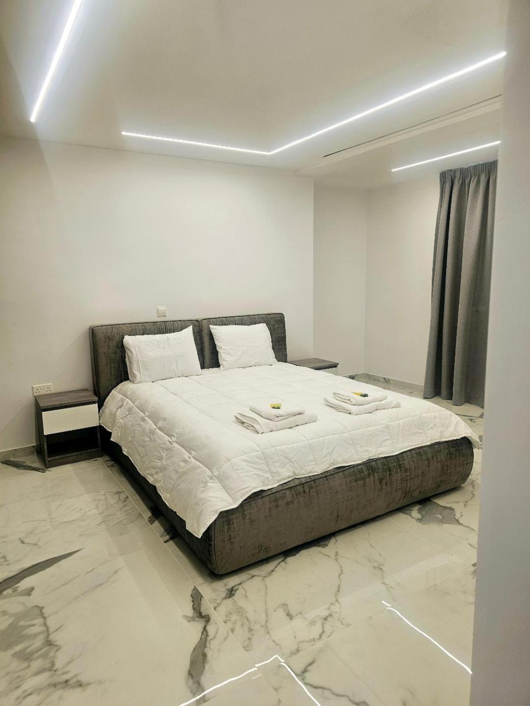 Deluxe Apartment Paphos Extérieur photo