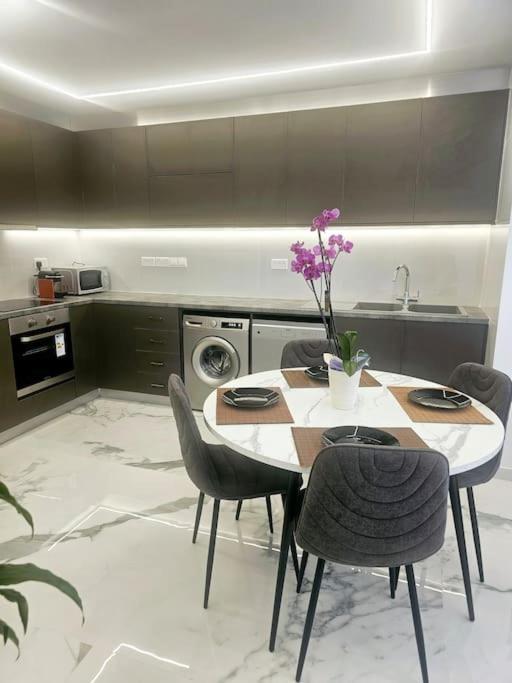 Deluxe Apartment Paphos Extérieur photo