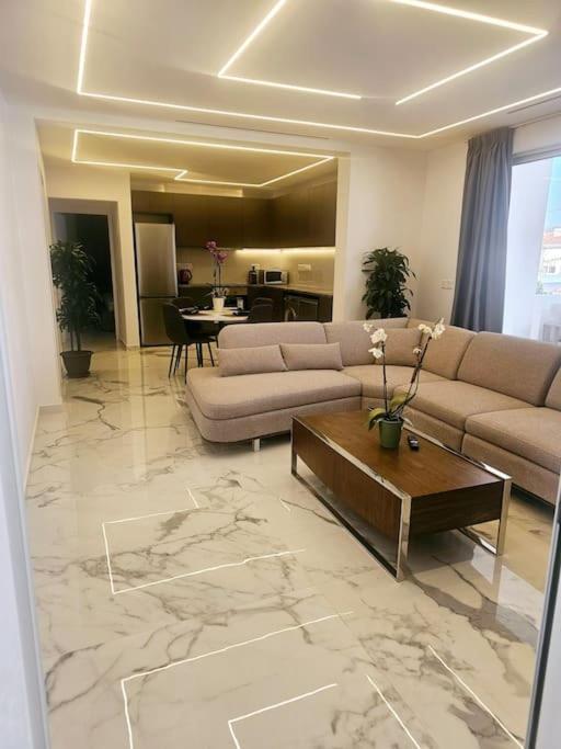 Deluxe Apartment Paphos Extérieur photo
